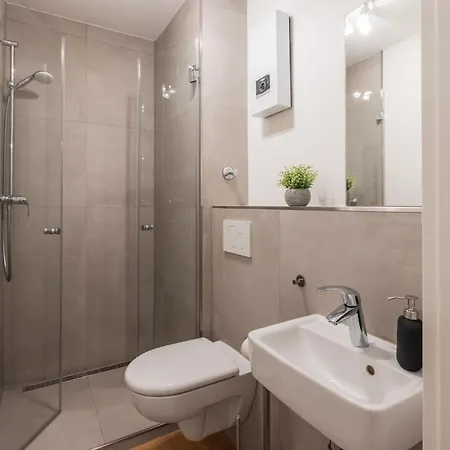 Glueck Auf Hufelandstrasse 아파트